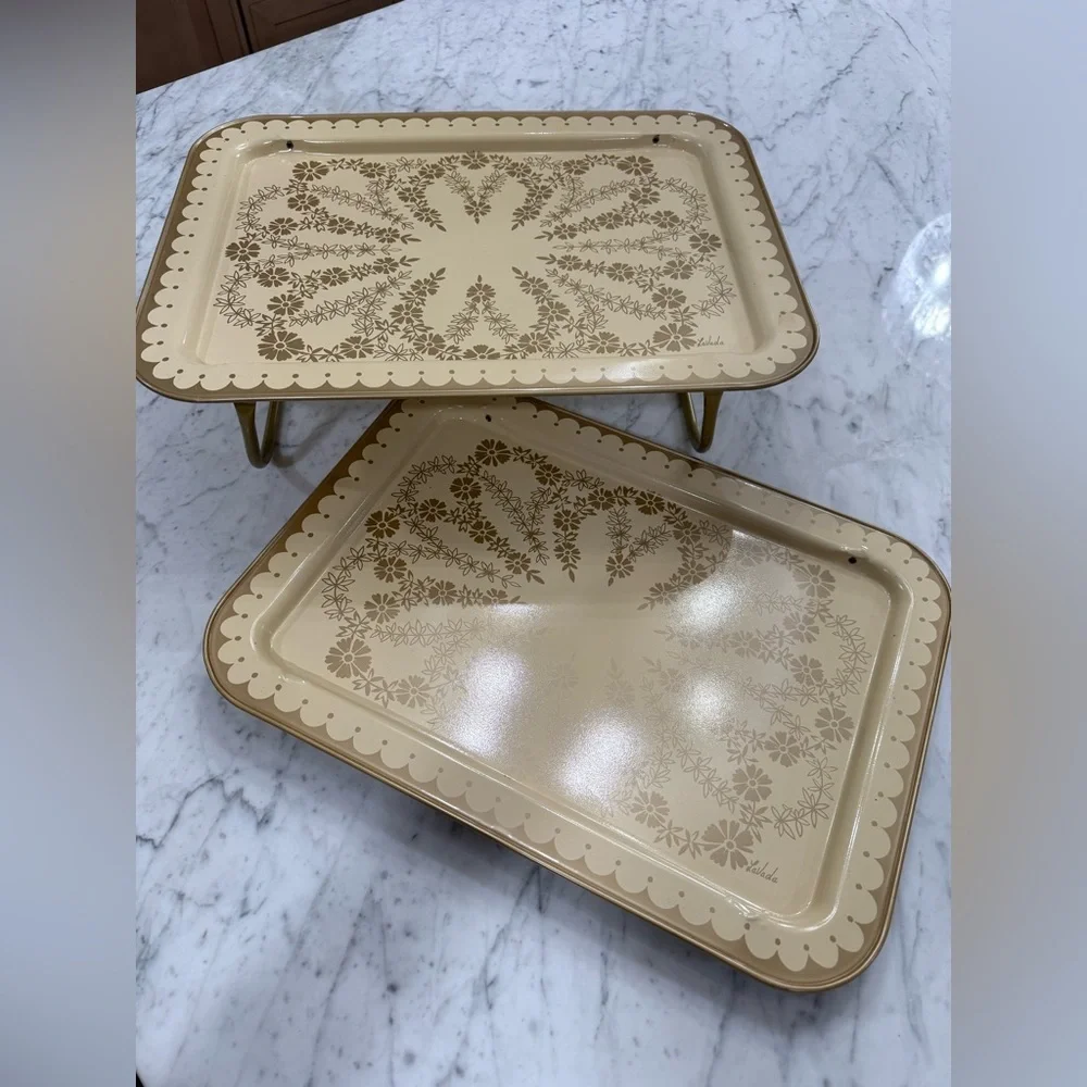❤️SOLD❤️ Vintage MCM Metal Lap TV Trays Gold Floral Print Set of 2 La Vada 1960s - Picture 1 of 4